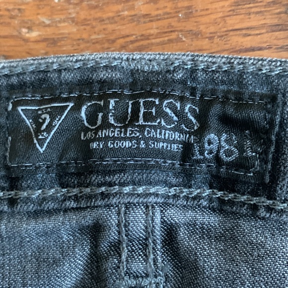Brittney Skinny jeans by Guess. - Picture 5 of 11